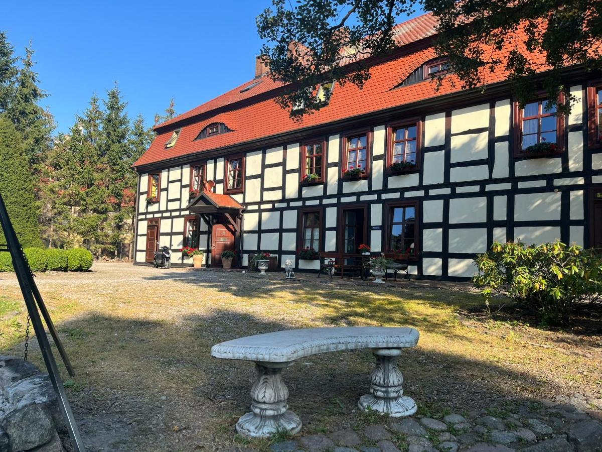 Gosciniec Zamkowy Hotel Darlowo Exterior photo