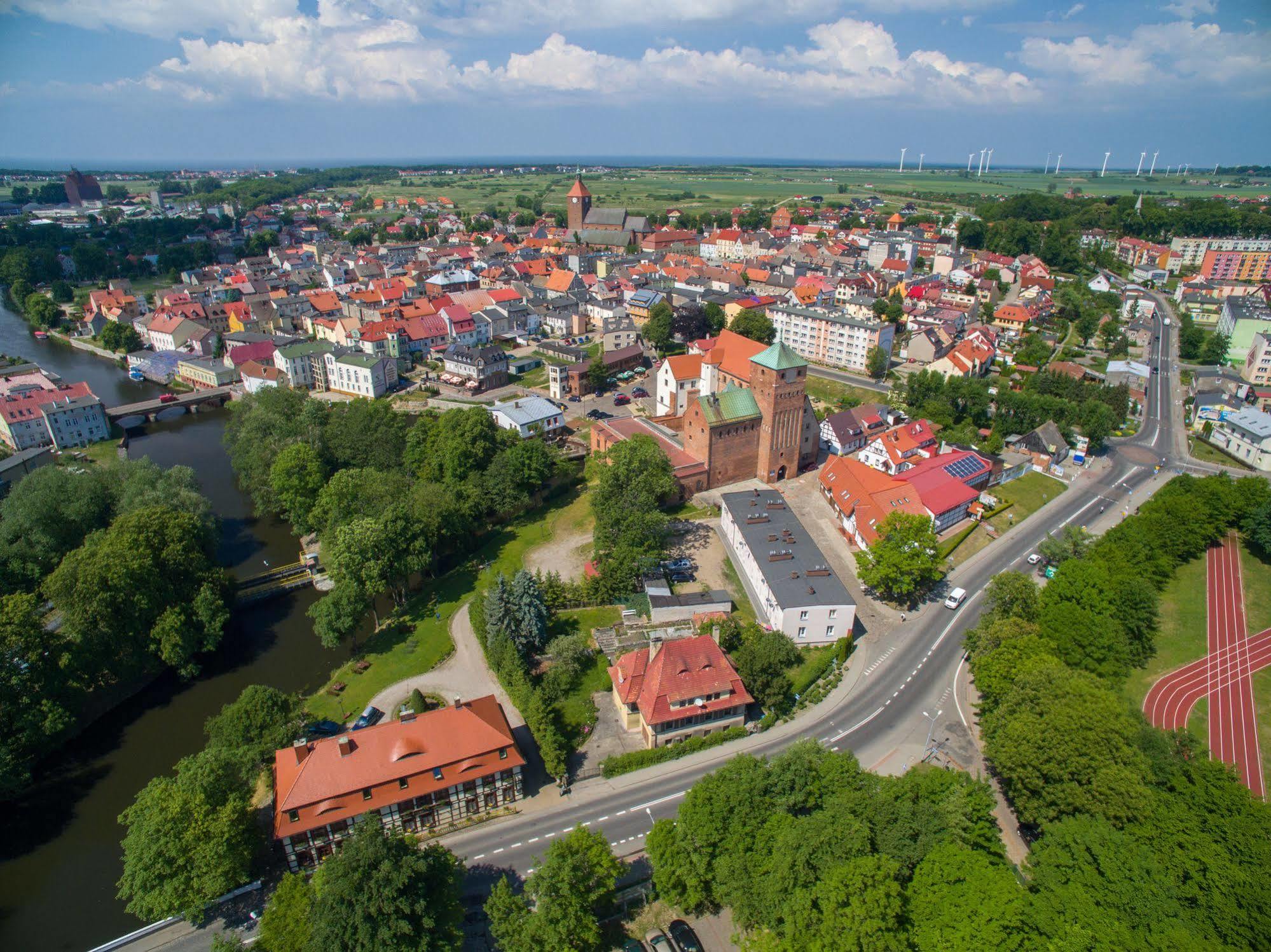 Gosciniec Zamkowy Hotel Darlowo Exterior photo